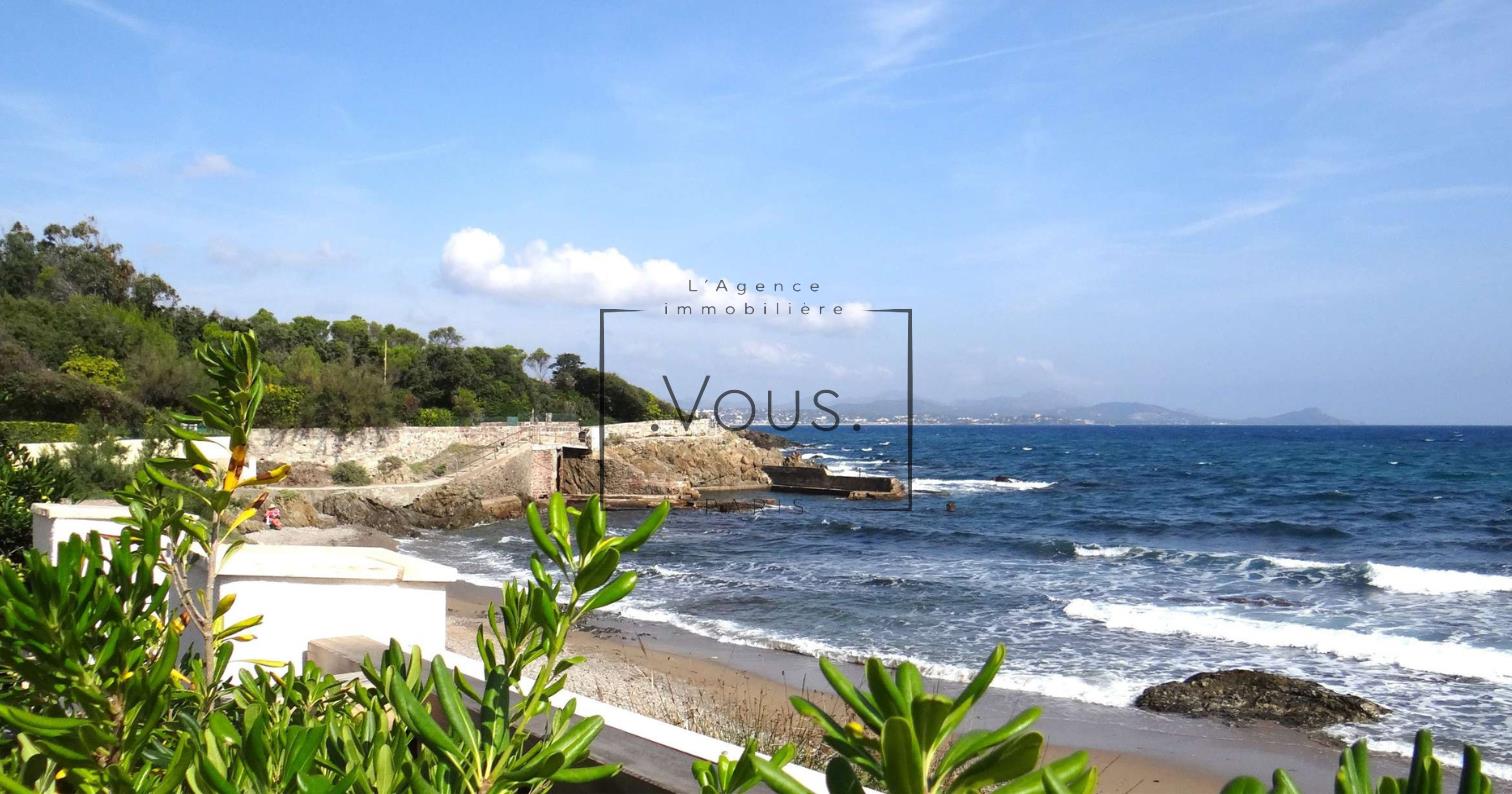 Contemporary waterfront villa in Saint-Aygulf (Fréjus, Var)
