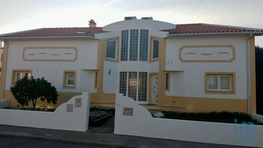 Home / Villa with 5 Rooms in Constância with 298,00 m²