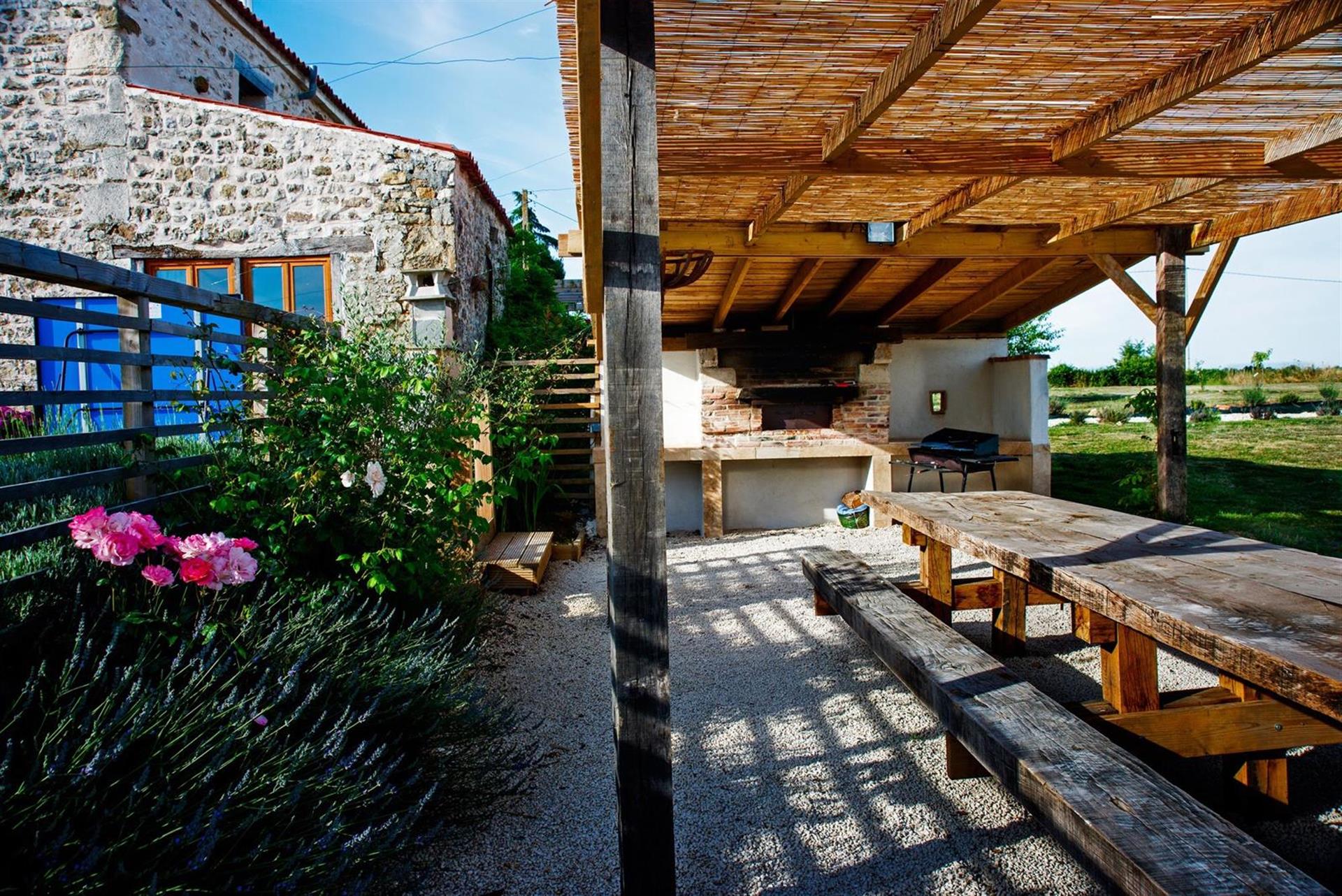 Belle maison avec vue imprenable et piscine à débordement