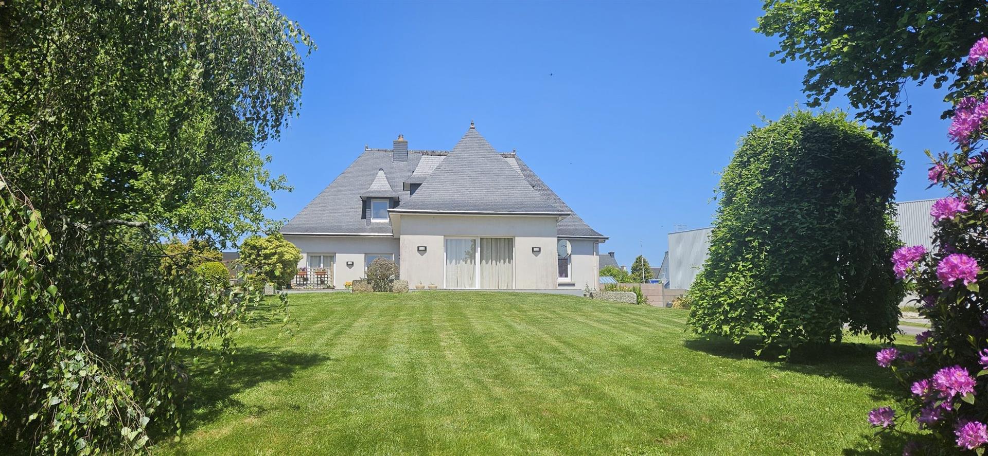 Large 7 bedroom luxury house