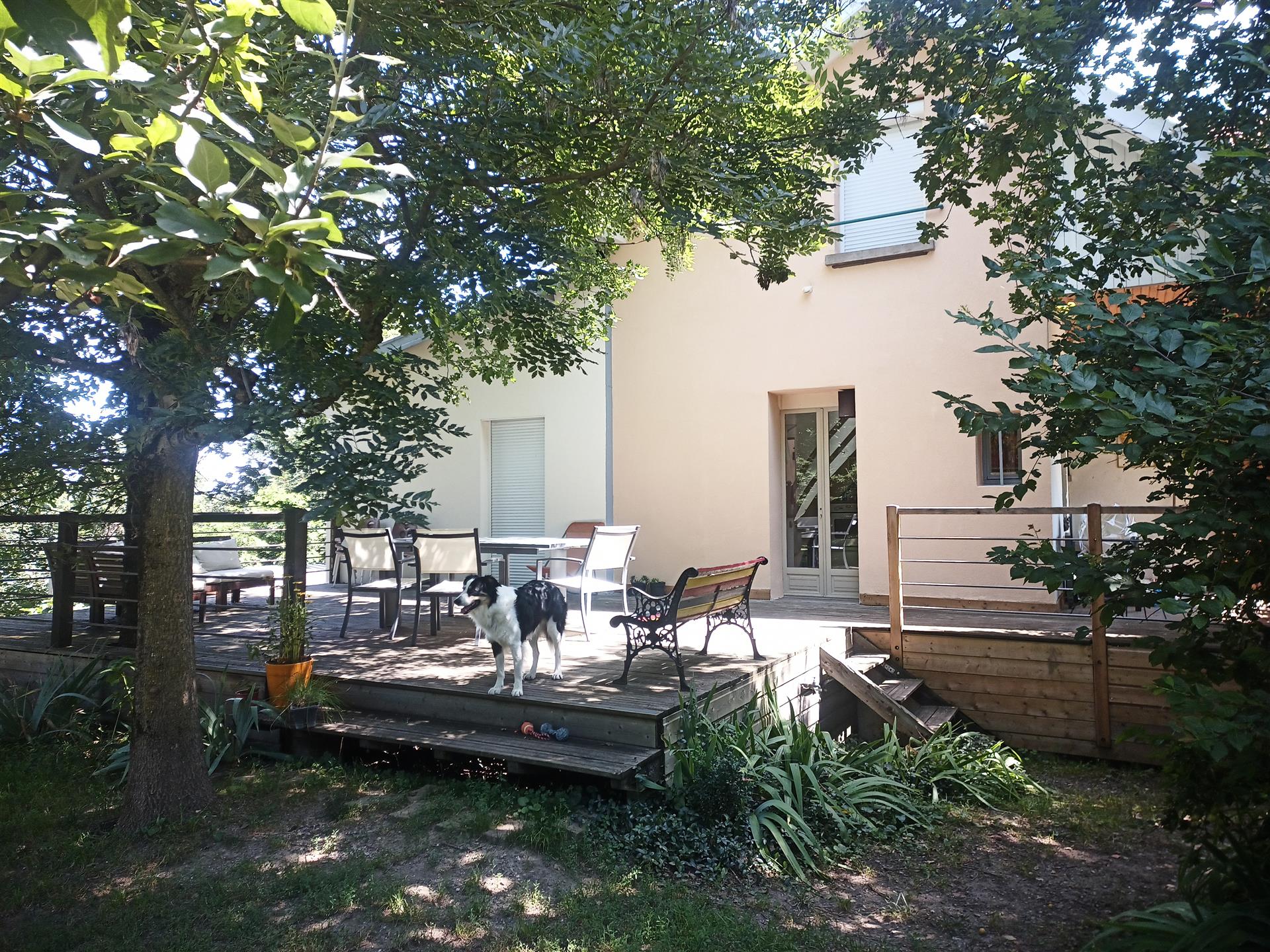 Renovated traditional house in a quiet cul-de-sac in a green setting in the Tranchardière district