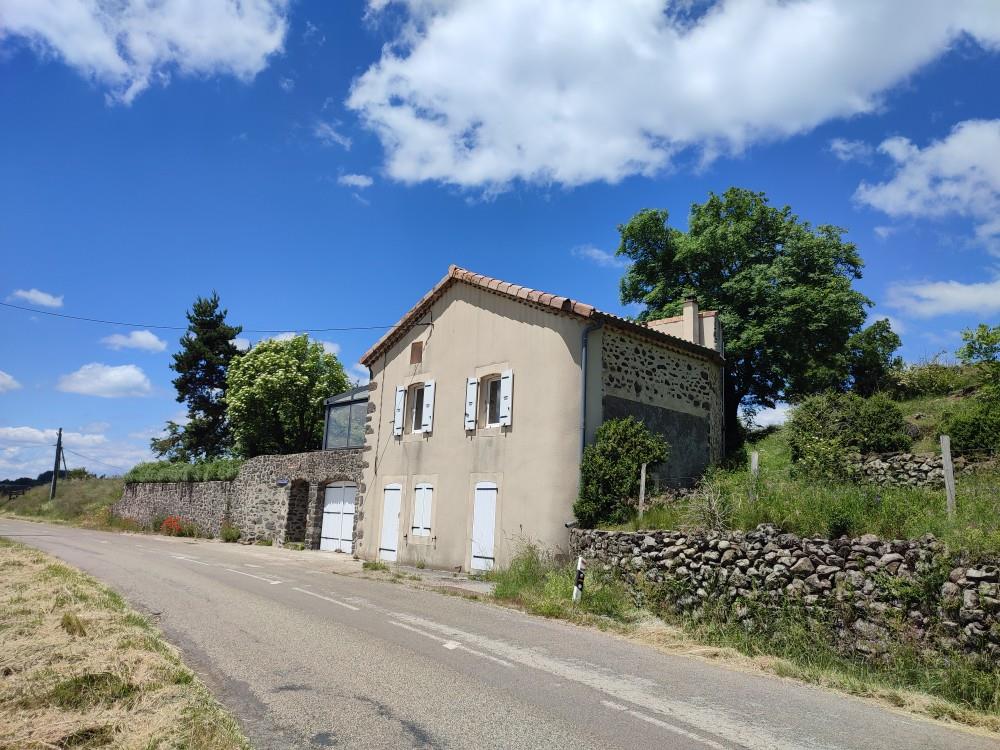 Altes Steinhaus ohne direkte Nachbarn, traumhafte Aussicht, 15 Autominuten von Privas,