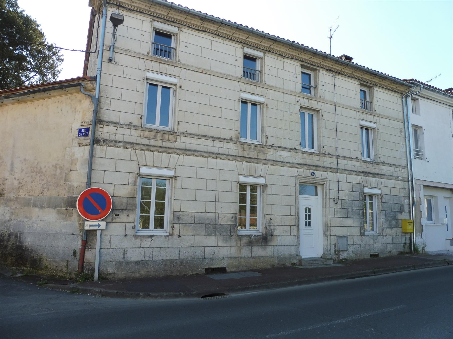 Riberac Close to Shops