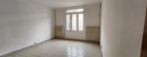 Investment or first purchase opportunity! Town house with work in Montargis