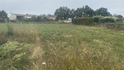 Beautiful, well-exposed plot of land of 1008 m2 in Chefviens €28 per m2
