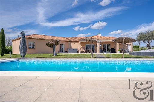 For sale in Sainte-Livrade-sur-Lot luxury single-storey villa with swimming pool