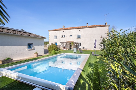 Pleasant house in Temple-sur-Lot with swimming pool and outbuildings