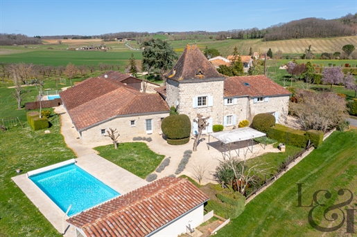 For sale an estate of 3 cottages in Lot-Etgaronne (47) in a quiet area