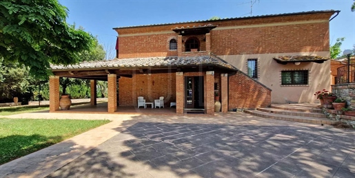 Villa In Montepulciano