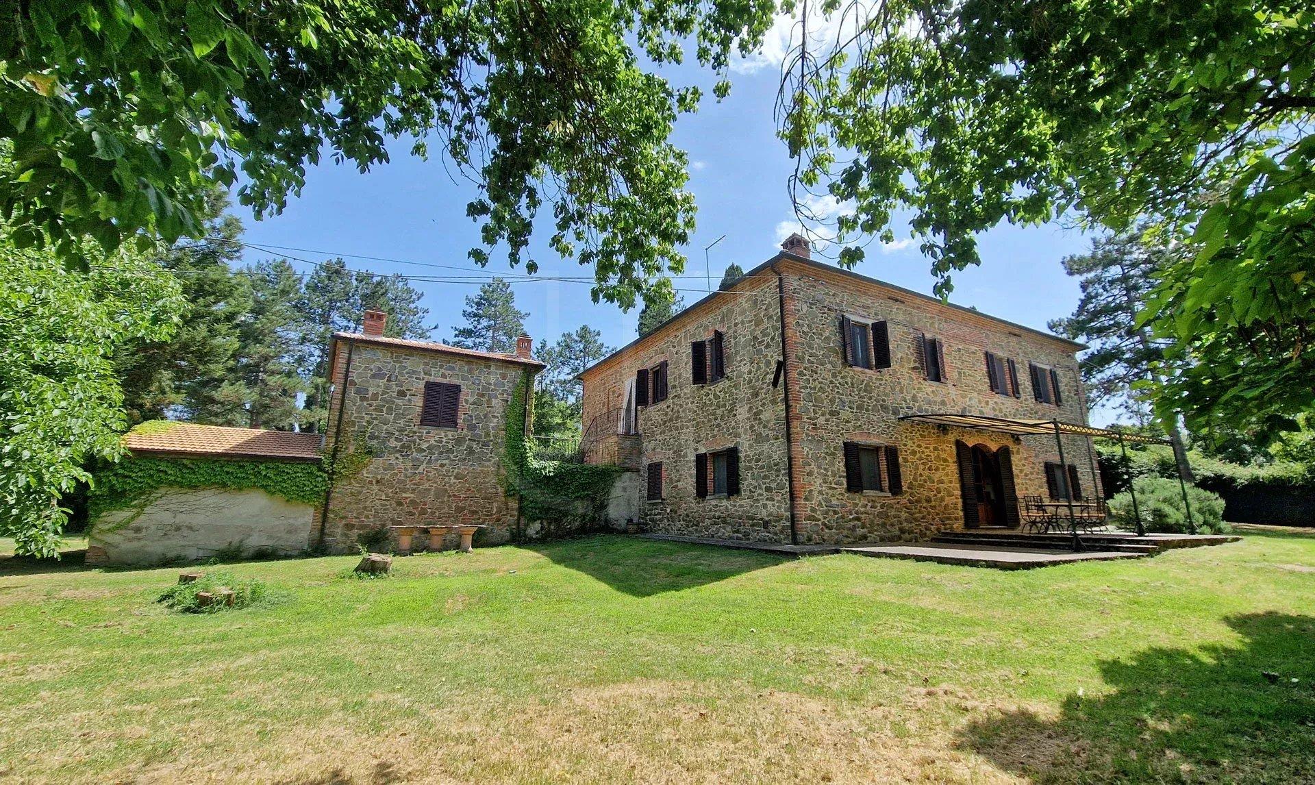 Farmhouse located in the Tuscun Countryside
