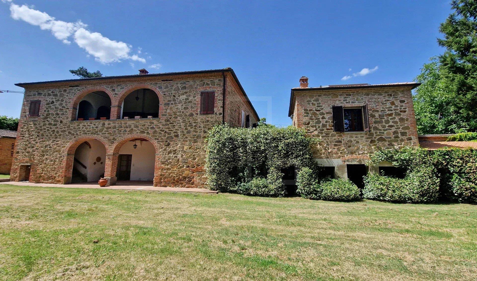 Farmhouse located in the Tuscun Countryside