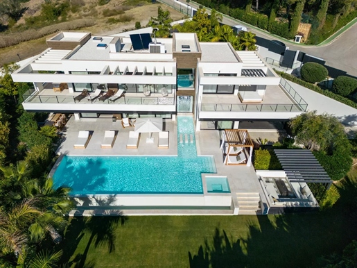 Villa con diseño de última generación y comodidades de lujo en venta en La Cerquilla, Nueva Andaluc