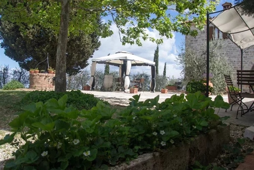 Casale toscano situato a Montalcino