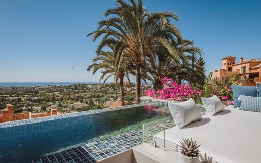 Ático dúplex Premier con vistas directas al mar y al golf en venta en Los Belvederes, Nueva Andaluc