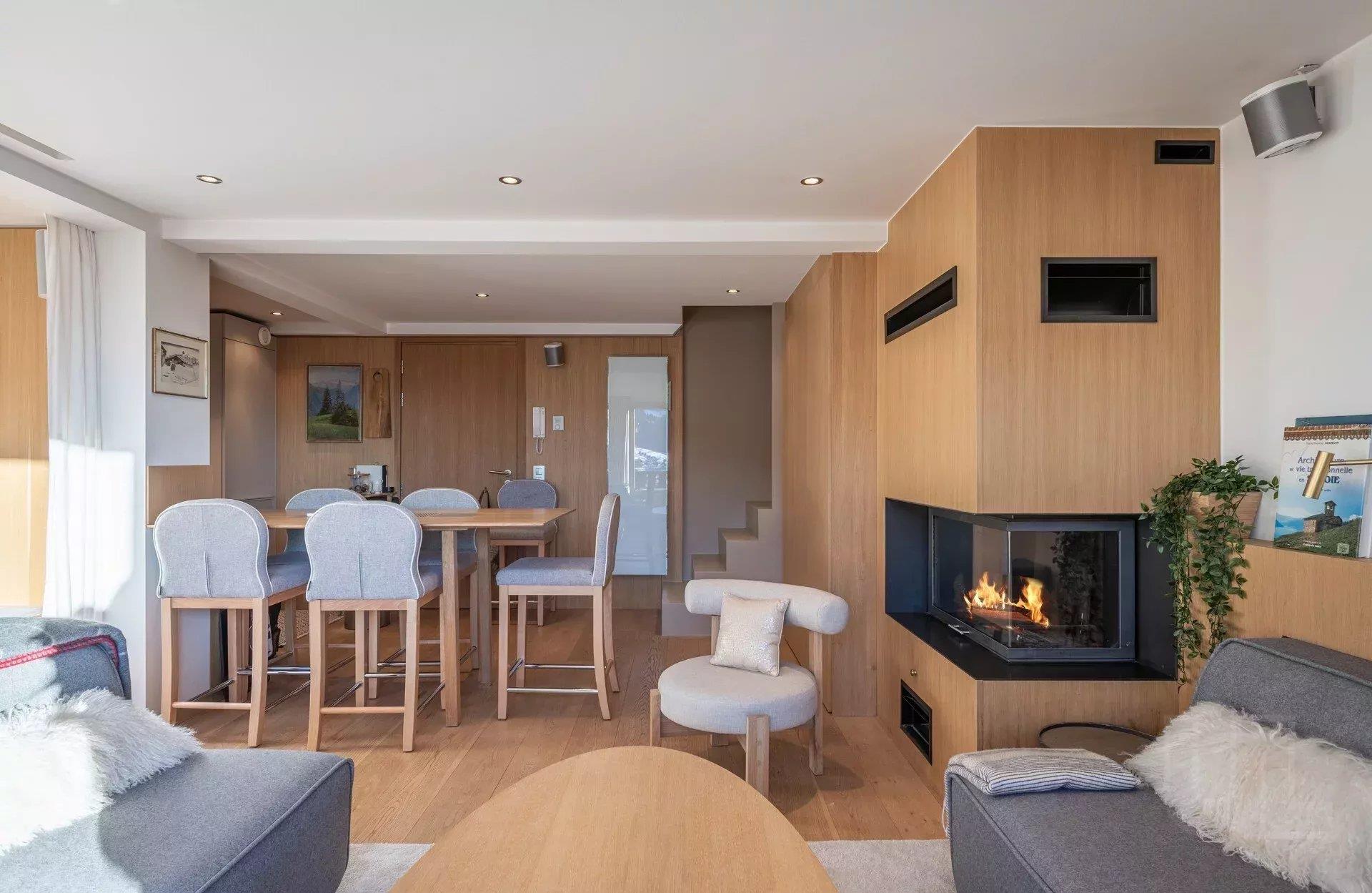2 Bedroom Duplex Apartment - BRiGHT - Near ViLLAGE