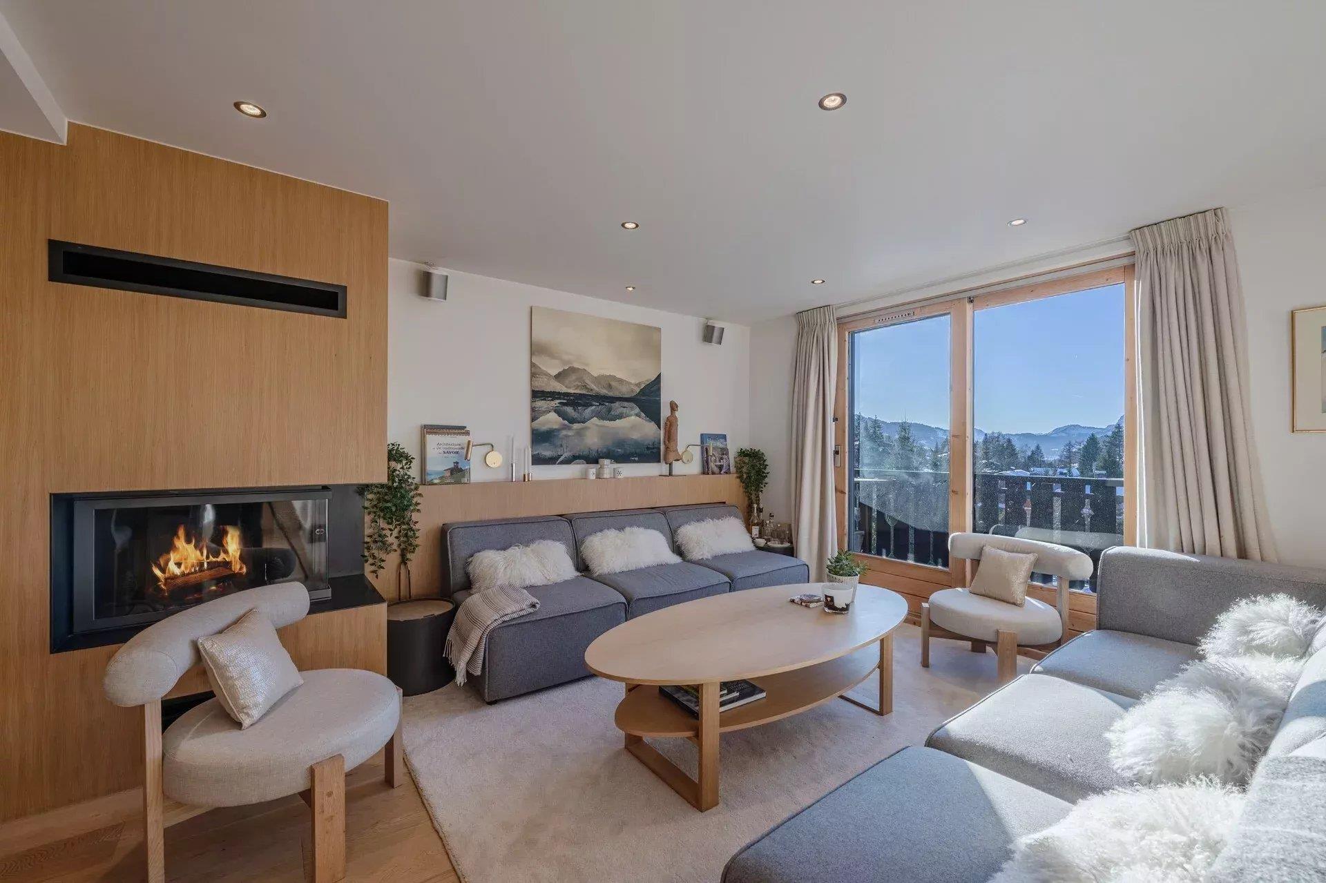 2 Bedroom Duplex Apartment - BRiGHT - Near ViLLAGE