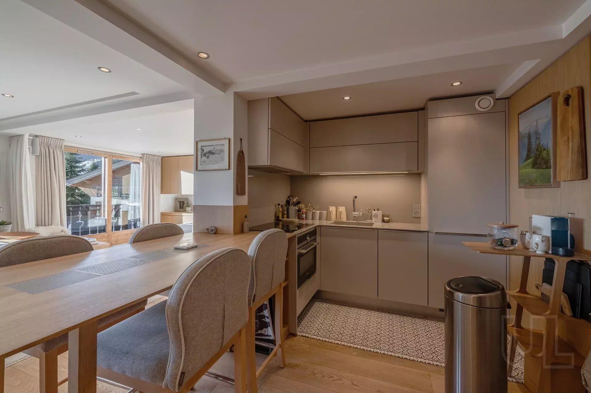 2 Bedroom Duplex Apartment - BRiGHT - Near ViLLAGE
