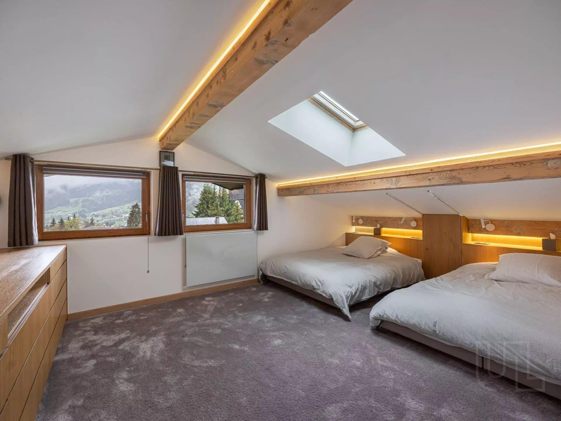 2 Bedroom Duplex Apartment - BRiGHT - Near ViLLAGE
