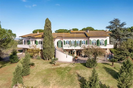 5 Bedrooms - Villa - Florence Province - For Sale