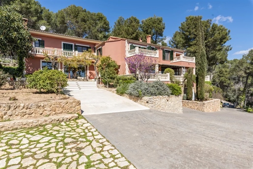 Villa méditerranéenne à Palma avec vue panoramique sur la montagne et la mer