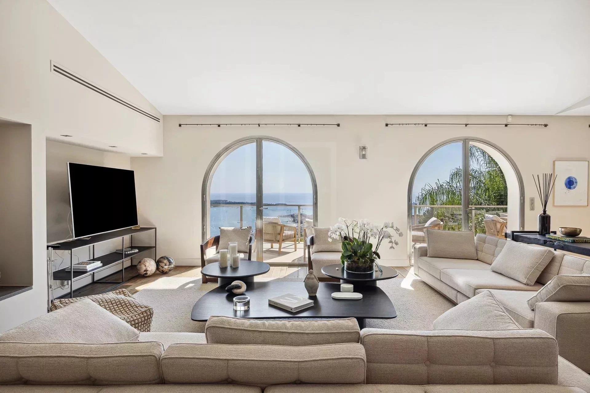 5 Bedrooms - Villa - Alpes-Maritimes - For Sale - MZiCA6578