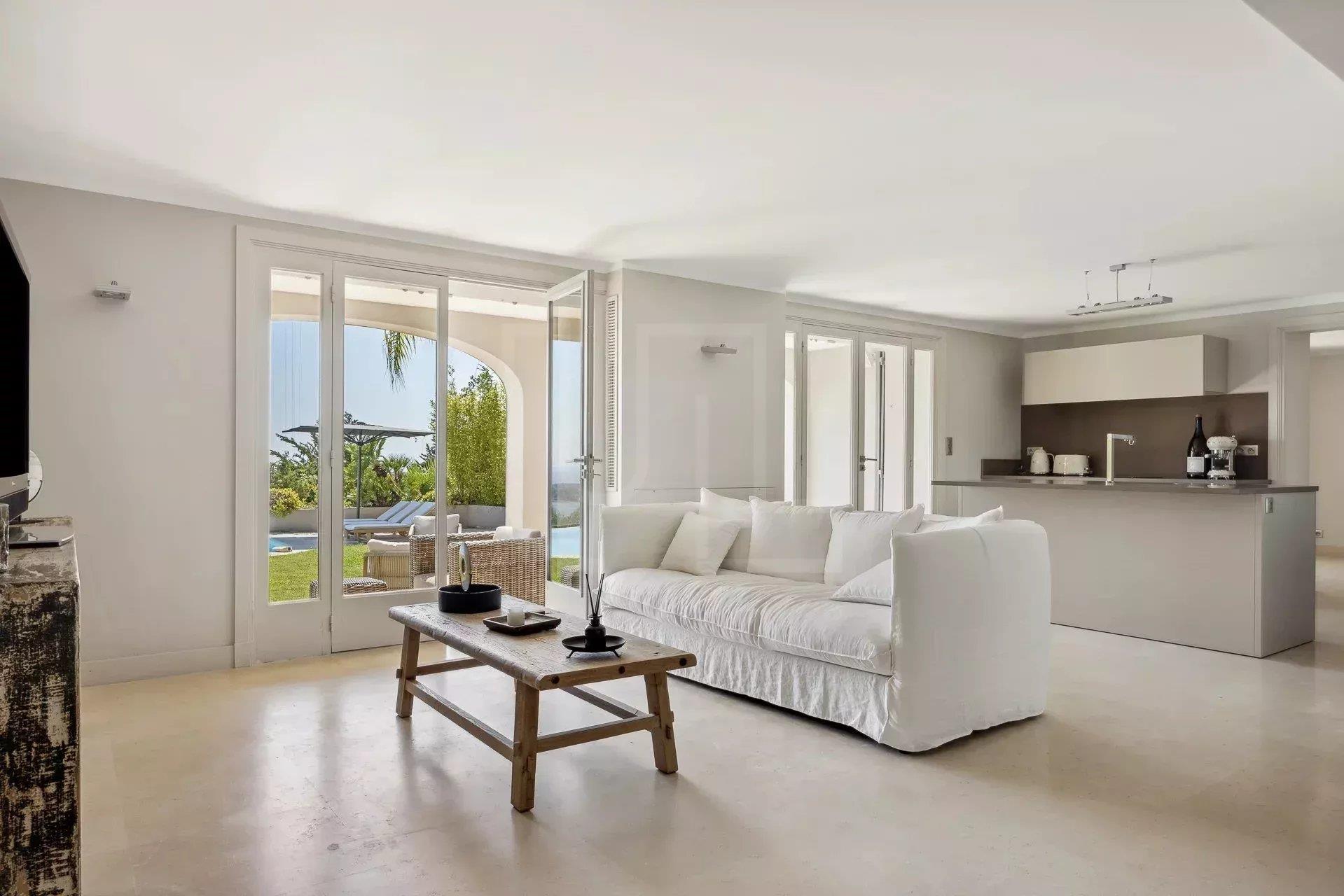 5 Bedrooms - Villa - Alpes-Maritimes - For Sale - MZiCA6578