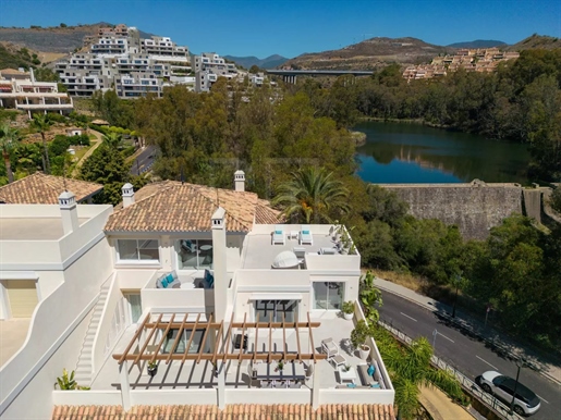 Penthouse d’angle en duplex avec vue à vendre à Palacetes Los Belvederes, Nueva Andalucía, Marbella