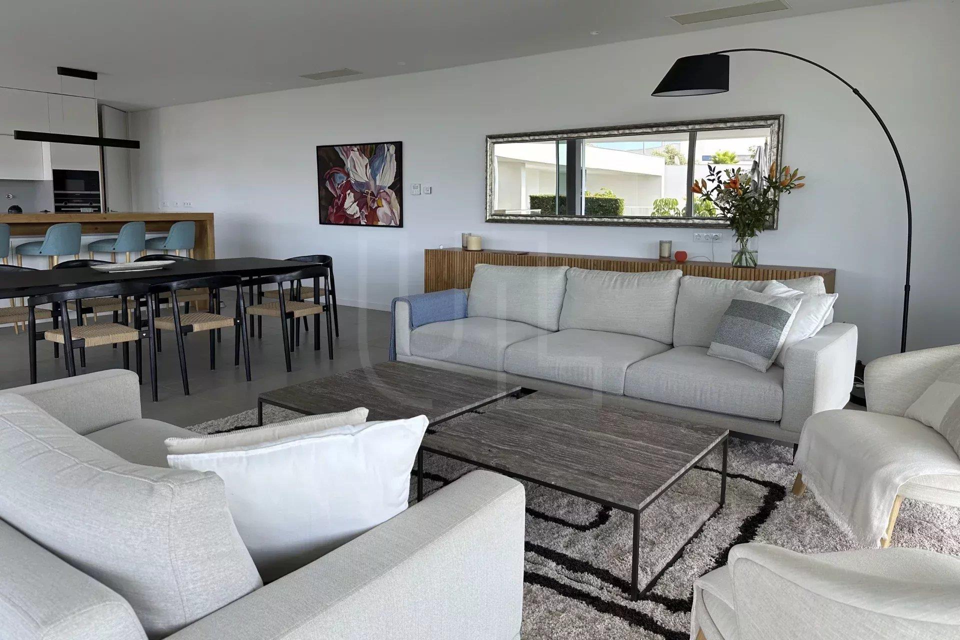 6 Bedrooms - 9 Bathrooms - Private Swimming Pool