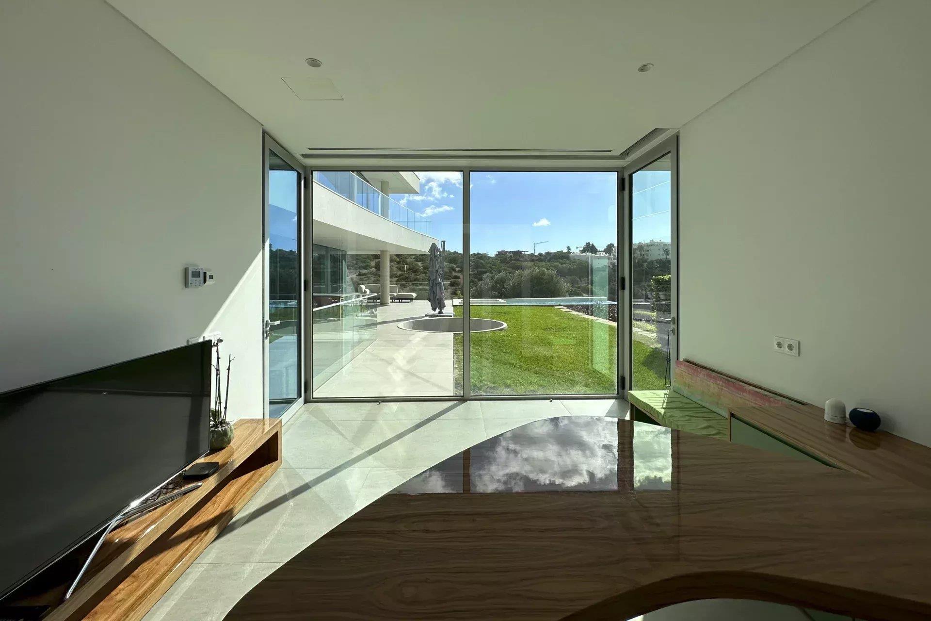 6 Bedrooms - 9 Bathrooms - Private Swimming Pool