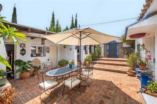 Charming Andalusian Villa with Modern Comforts for Sale in Valle del Sol, San Pedro de Alcantara