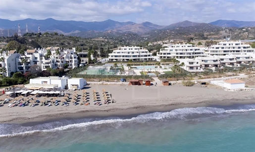 Moderne Erdgeschosswohnung am Strand mit ruhiger Aussicht zum Verkauf in Velaya, Estepona