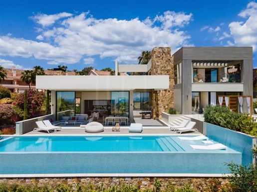 Elegante Golf Valley Villa mit Innenpool und Meerblick zum Verkauf in Nueva Andalucia, Marbella
