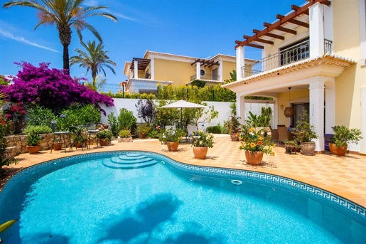 3 Bedrooms - 4 Bathrooms - Private Swimming Pool