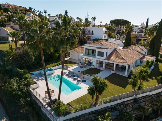 Luxe aan de frontlinie van de golfbaan Los Naranjos - villa met 5 slaapkamers te koop