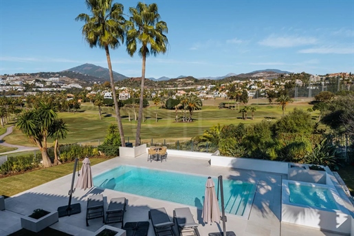 Luxe aan de frontlinie van de golfbaan Los Naranjos - villa met 5 slaapkamers te koop