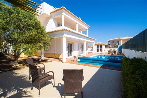6 Bedrooms - 5 Bathrooms - Private Swimming Pool