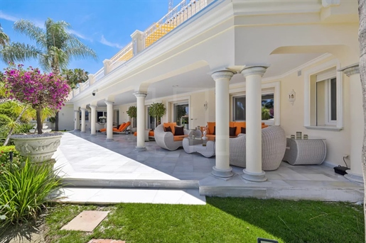 Luxueuse villa d’inspiration andalouse à vendre à La Cerquilla, Nueva Andalucia, Marbella