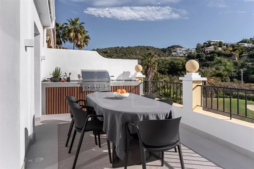 Stunning luxury property with picturesque surroundings for sale in La Quinta, Benahavis