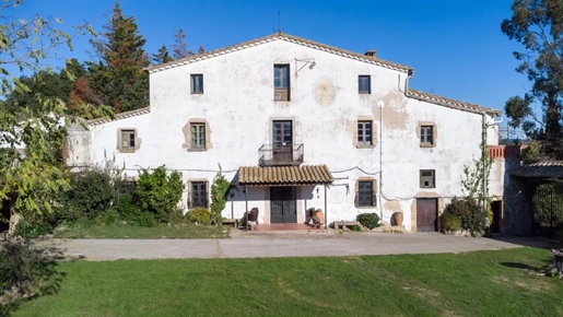 4 Bedrooms - Country House - Girona - For Sale