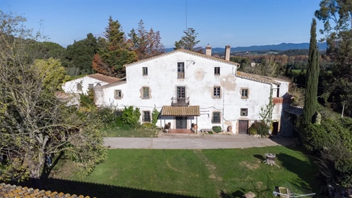 4 Bedrooms - Country House - Girona - For Sale