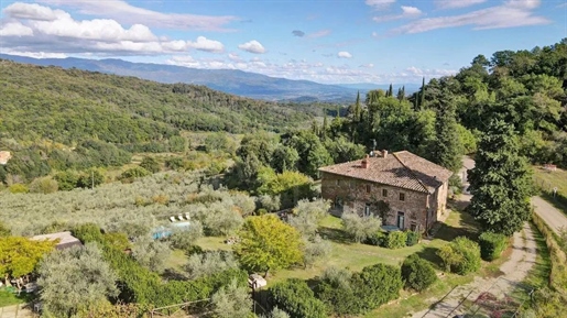 Prestigious property in the heart of Tuscany