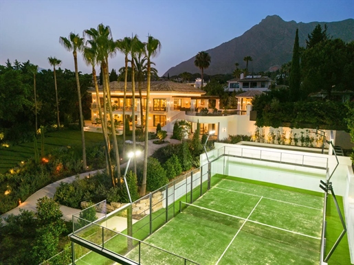 Luxe moderne villa met privépark te koop in Rocio de Nagueles, Marbella Golden Mile