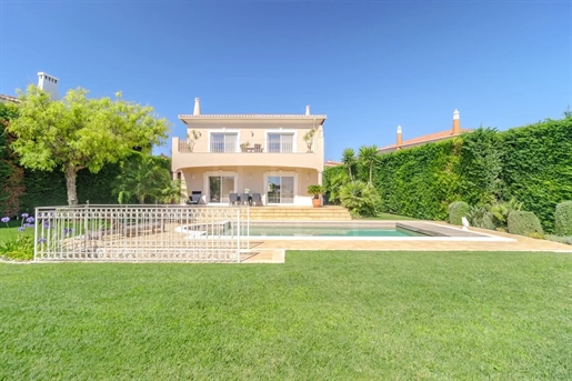 4 chambres - 4 salles de bains - piscine privée