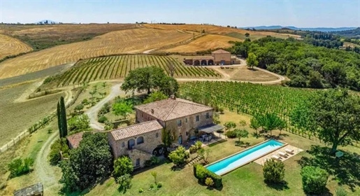 Winery with farmhouse in Montalcino