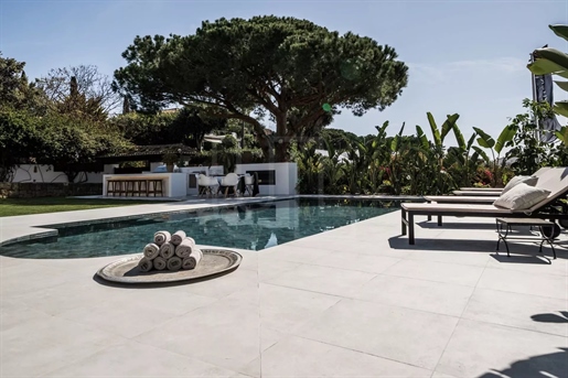 Upgraded cortijo-style villa with modern amenities for sale in Hacienda Las Chapas, Marbella East