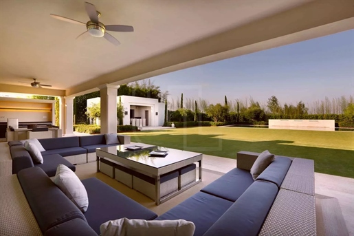 Villa contemporaine chaleureuse avec vue sur la mer offrant une intimité totale à vendre à Sotogran