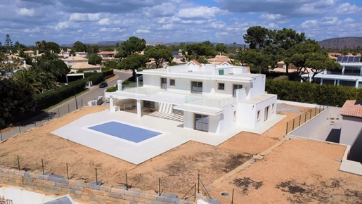 Villa nouvellement construite à Vila Sol