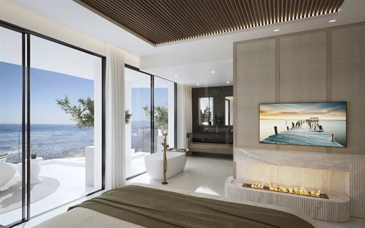 Élégante nouvelle villa offrant une vie de luxe en bord de mer à vendre à Marbella Est