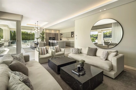 Luxuriöse moderne Villa mit erstklassigen Annehmlichkeiten zum Verkauf in Haza del Conde, Nueva And