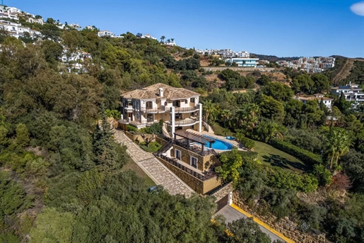 Elegante Villa que ofrece un lujo sin igual en venta en Los Altos de los Monteros, Marbella Este